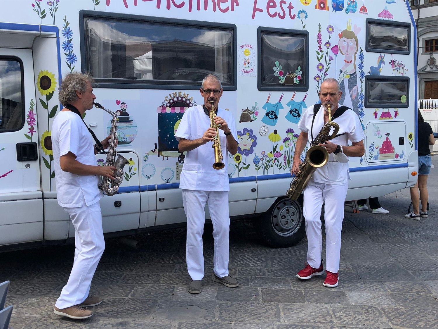 Tritticotrio in una performance itinerante